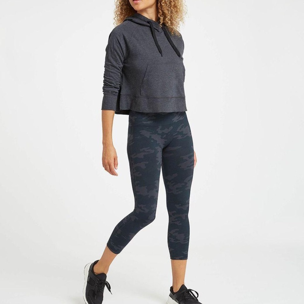 Spanx Look At Me Now Seamless Cropped Leggings